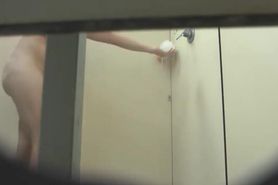 Se muestra duchandose 3