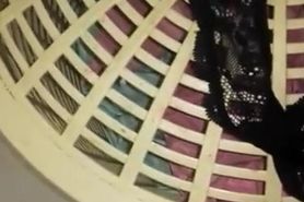 Del cesto de ropa de mi prima lety