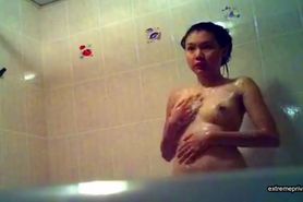 Asian niece peeped by her nephew