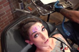 Sully Savage gets a new UV tattoo on her forehead