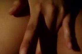 Cyndi se mete el dedo