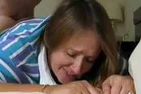 ELLE A UN JOLI SOURIRE