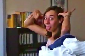 Karoline lets her tits shake