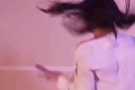 Lightskin Girl Shows Hot Dance Moves