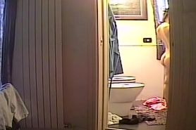 IP cam Blondie - Parents bath-bedroom 7 mother-daughter