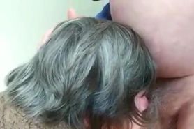 Une Vieille Serviable