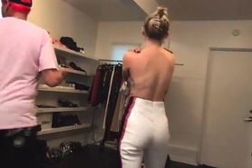 MILEY BACKSTAGE NUDE