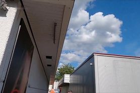 Side alley wees blast