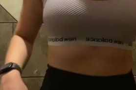 Young fit Hotwife Sydney K