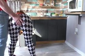 BAISE DANS LA CUISINE