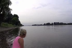 peeing-into-the-lake