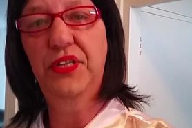 Trav Renate rukt zich af in de keuken