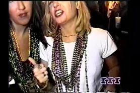 Julianne Bianchi flashes tits at mardi gras