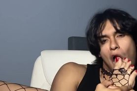 Sucking my Sissy Toes